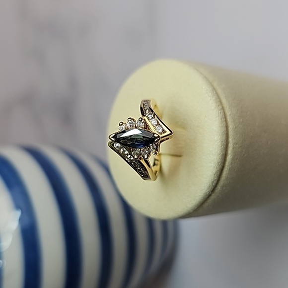 No Brand Jewelry - 14KT YELLOW GOLD BLUE MARQUIS CUT SAPPHIRE AND DIAMOND RING